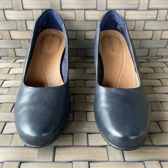 Clarks Women’s Un Damson Step Pumps Leather Shoe Size 5.5 Navy - Picture 1 of 7